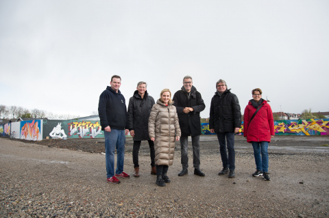 Offizielle Eröffnung der Hall of Fame an der nördlichen Speicherstraße mit Markus Happe (More Than Words), Jörg Jacoby (Geschäftsführung d-Port21), Heike Marzen (Geschäftsführerin Wirtschaftsförderung Dortmund), Thomas Westphal (Oberbürgermeister Dortmund), Ludger Schürholz (Geschäftsführung d-Port21) und Alexandra Reinbach (Prokuristin Dortmund Hafen)  -- von links nach rechts. 