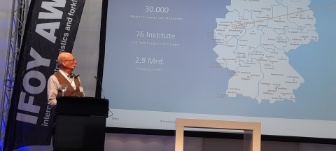 Dipl.-Ing. Thomas Albrecht (Fraunhofer IML) erläuterte den Innovationsprozess zu Entwicklung von autonomen Transportsystemen an seinem Institut