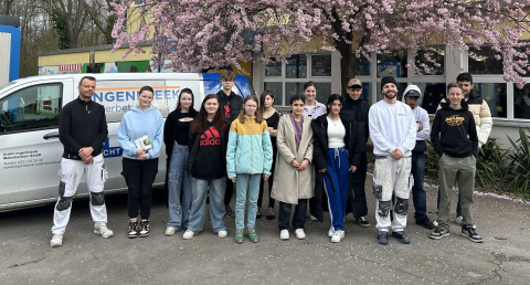 Stolz auf die Teamleistung: Betrieb und Schüler*innen