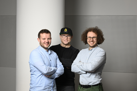 1. Preis & Sonderpreis TechnologieZentrumDortmund: Simplyfined_ Maximilian Spieker-mann, Jens Ehlhardt, Max Krause (v.l.n.r.). Weiteres Teammitglied: Marén Schwandt.