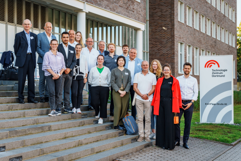 Die niederländische Delegation vor dem TechnologieZentrum Dortmund Die niederländische Delegation vor dem TechnologieZentrum Dortmund